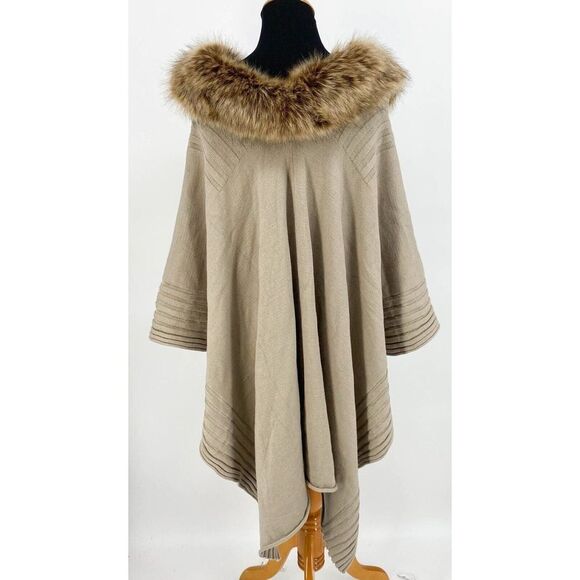 La Fiorentina Ruana Poncho With Faux Trim Collar Camel NWT - Picture 8 of 9